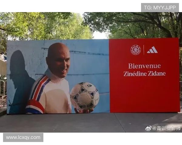 带发袋足球明星的传奇人生与场上风采揭秘